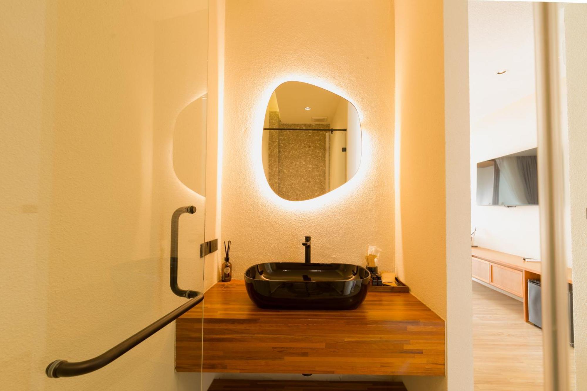 Tasana Bar And Luxury Resort Ko Lan Esterno foto